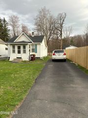 38 Morris Road, Colonie, NY 12304