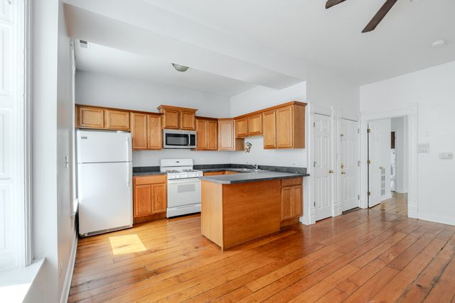 1470 W Huron Street 3F, Chicago, IL 60642