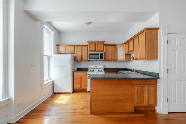 1470 W Huron Street 3F, Chicago, IL 60642