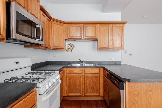 1470 W Huron Street 3F, Chicago, IL 60642