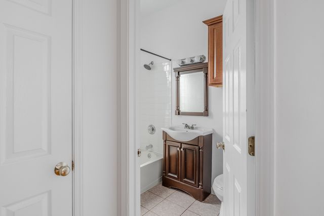 1470 W Huron Street 3F, Chicago, IL 60642