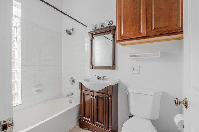 1470 W Huron Street 3F, Chicago, IL 60642