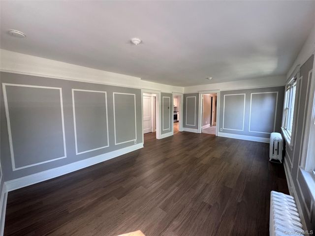 37 Ingraham Lane, New Hyde Park, NY 11040