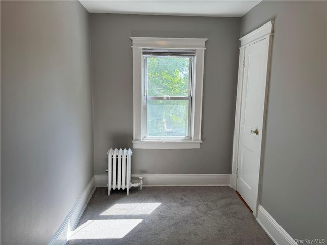 37 Ingraham Lane, New Hyde Park, NY 11040