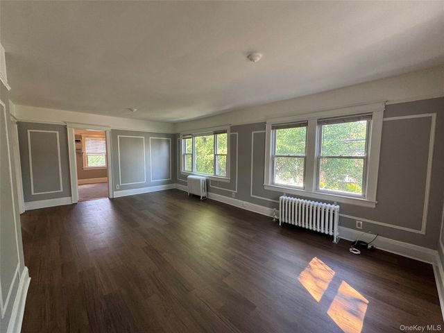37 Ingraham Lane, New Hyde Park, NY 11040