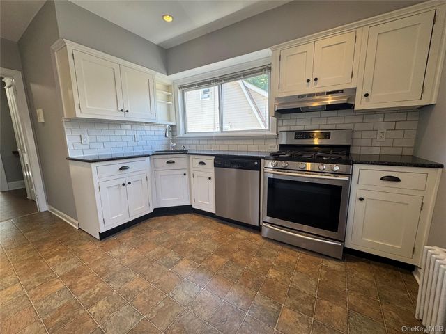 37 Ingraham Lane, New Hyde Park, NY 11040