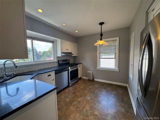 37 Ingraham Lane, New Hyde Park, NY 11040
