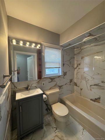37 Ingraham Lane, New Hyde Park, NY 11040