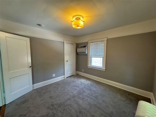 37 Ingraham Lane, New Hyde Park, NY 11040