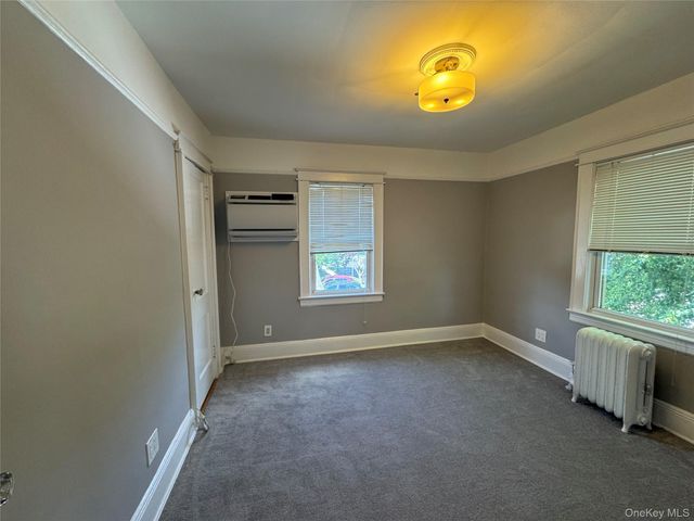 37 Ingraham Lane, New Hyde Park, NY 11040