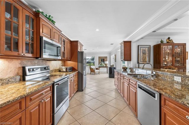 1904 Countess CT, Naples, FL 34110