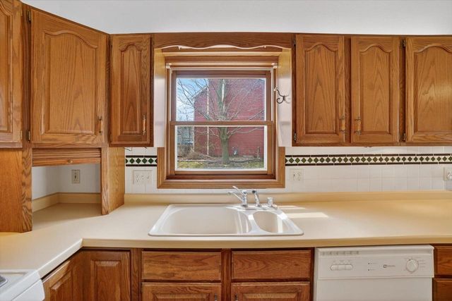 224 Deer Ridge Drive, West Bend, WI 53095