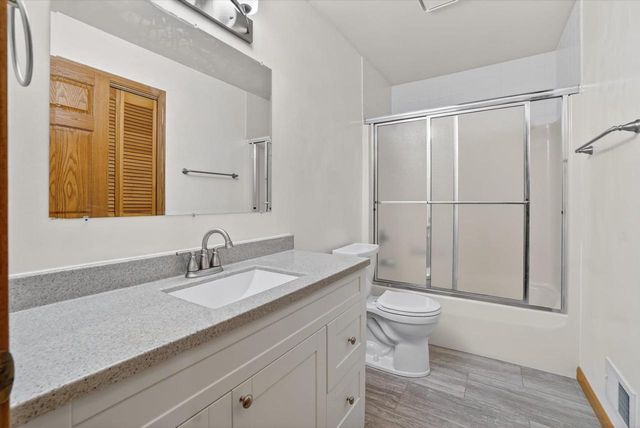 224 Deer Ridge Drive, West Bend, WI 53095