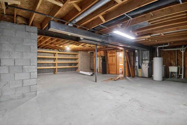 224 Deer Ridge Drive, West Bend, WI 53095