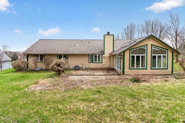 224 Deer Ridge Drive, West Bend, WI 53095