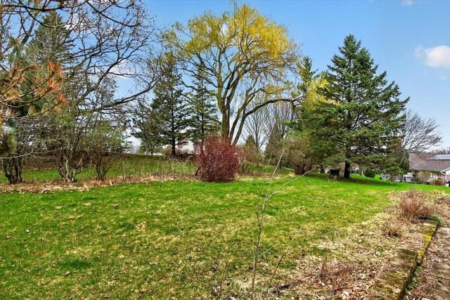 224 Deer Ridge Drive, West Bend, WI 53095