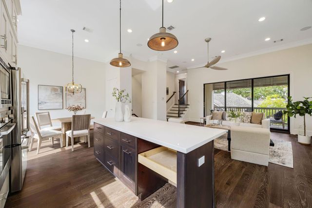 612 E 20th Street B, Houston, TX 77008