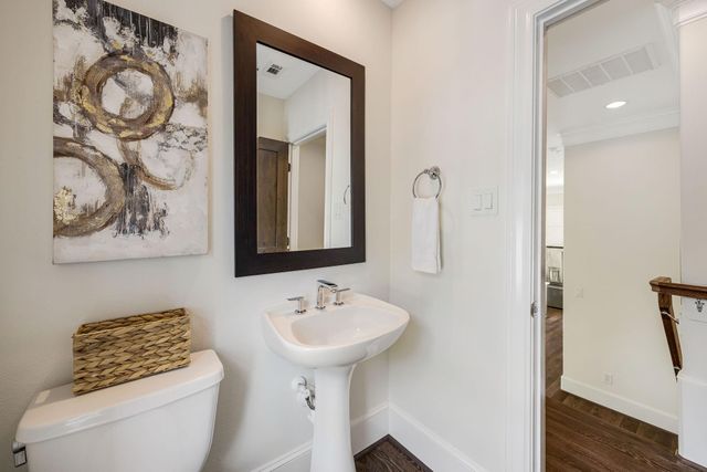 612 E 20th Street B, Houston, TX 77008