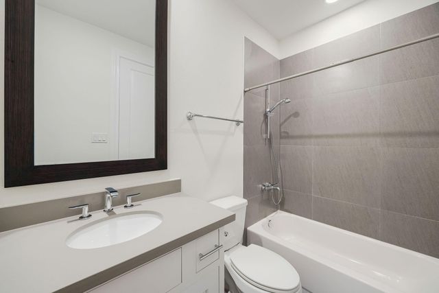 612 E 20th Street B, Houston, TX 77008