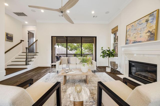 612 E 20th Street B, Houston, TX 77008