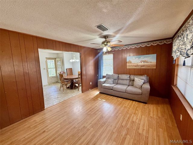 206 County Road 900 ., Selma, AL 36701