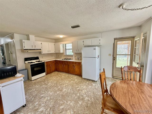 206 County Road 900 ., Selma, AL 36701