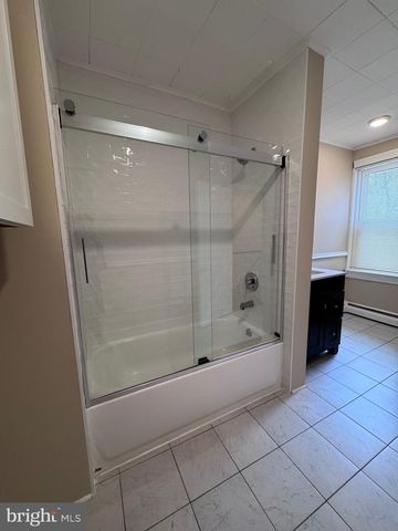 105 W UNION ST, Burlington, NJ 08016
