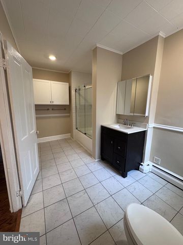 105 W UNION ST, Burlington, NJ 08016