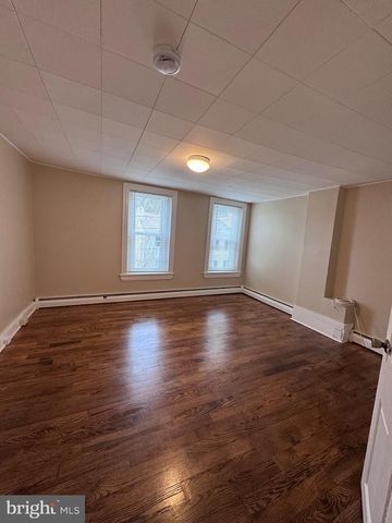105 W UNION ST, Burlington, NJ 08016