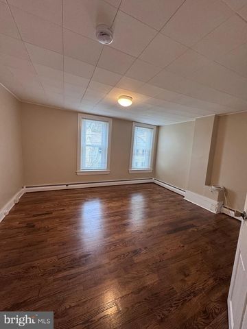 105 W UNION ST, Burlington, NJ 08016