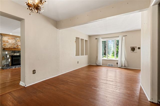 330 Klamath Dr, Robinson Twp, PA 15205