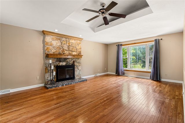 330 Klamath Dr, Robinson Twp, PA 15205