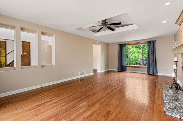 330 Klamath Dr, Robinson Twp, PA 15205