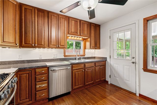 330 Klamath Dr, Robinson Twp, PA 15205