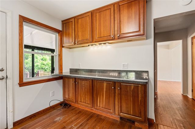 330 Klamath Dr, Robinson Twp, PA 15205