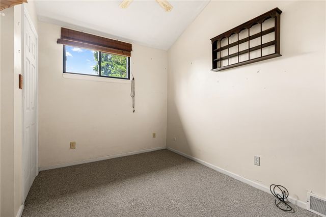 330 Klamath Dr, Robinson Twp, PA 15205