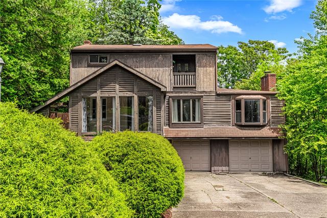 330 Klamath Dr, Robinson Twp, PA 15205