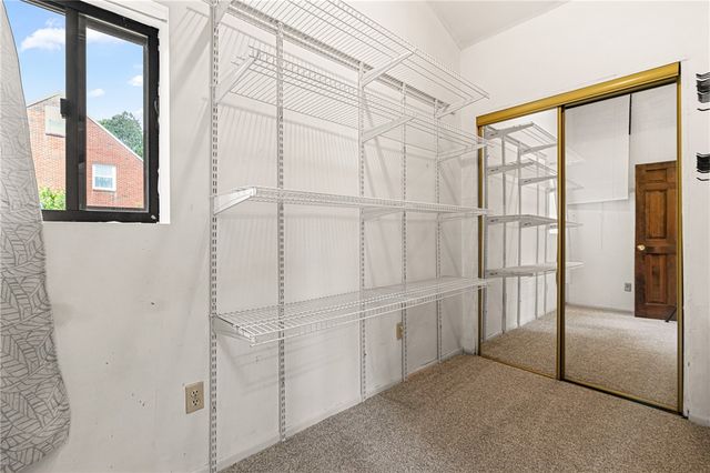 330 Klamath Dr, Robinson Twp, PA 15205
