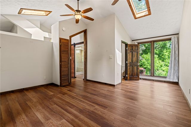 330 Klamath Dr, Robinson Twp, PA 15205