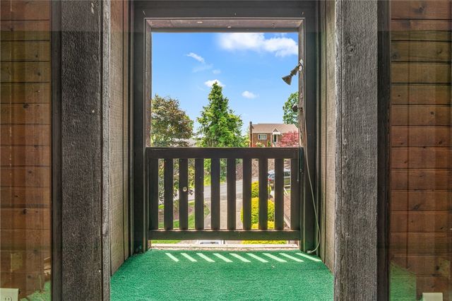 330 Klamath Dr, Robinson Twp, PA 15205
