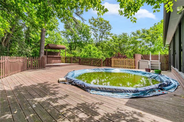 330 Klamath Dr, Robinson Twp, PA 15205