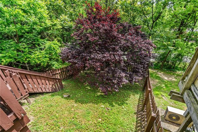 330 Klamath Dr, Robinson Twp, PA 15205