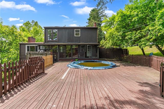 330 Klamath Dr, Robinson Twp, PA 15205