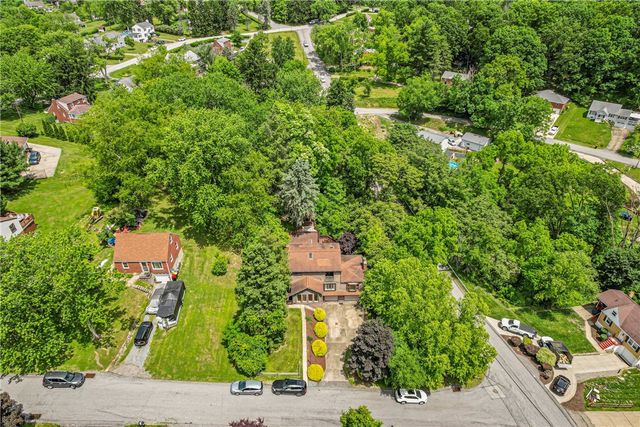 330 Klamath Dr, Robinson Twp, PA 15205
