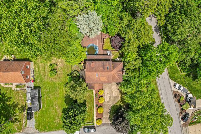 330 Klamath Dr, Robinson Twp, PA 15205