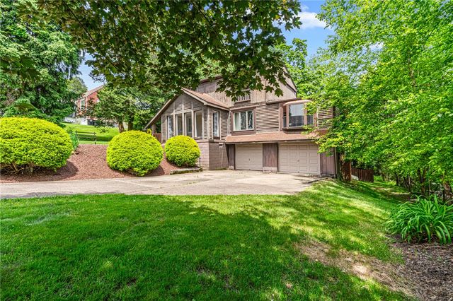 330 Klamath Dr, Robinson Twp, PA 15205