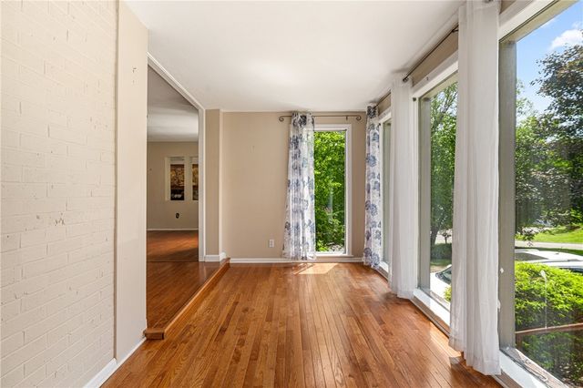 330 Klamath Dr, Robinson Twp, PA 15205