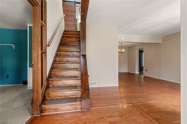 330 Klamath Dr, Robinson Twp, PA 15205