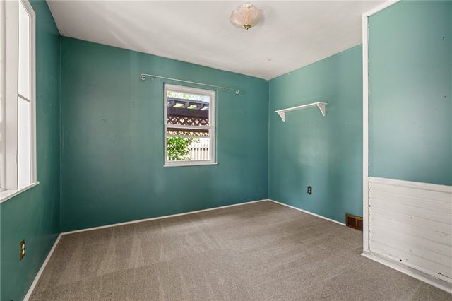 330 Klamath Dr, Robinson Twp, PA 15205