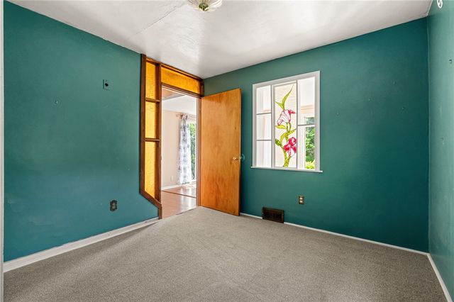 330 Klamath Dr, Robinson Twp, PA 15205